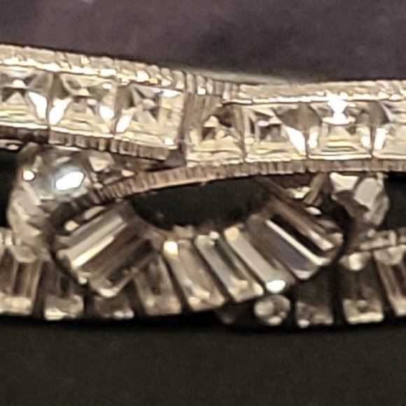 SOLD NEW AUTHENTIC Large CHANEL CC Logo Crystal Silver Classic PIN BROOCH (F21V) - Picture 6 of 12